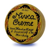 De Belgen introduceerden NIVEA, in Nederland spreken we van NIMBY. Niet In Mijn Voor En Achtertuin | Not In My Backyard. afb: eerste ontwerp niveacreme doosje. De Belgen introduceerden NIVEA, in Nederland spreken we van NIMBY. Niet In Mijn Voor En Achtertuin | Not In My Backyard. afb: eerste ontwerp niveacreme doosje.